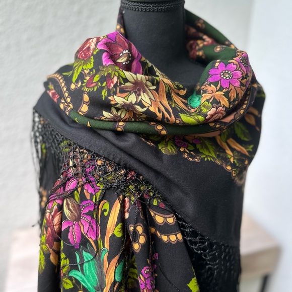 Vintage Pavlovo Posad Wool Shawl with Silk Fringe - Bright Floral Design - Picture 6 of 16